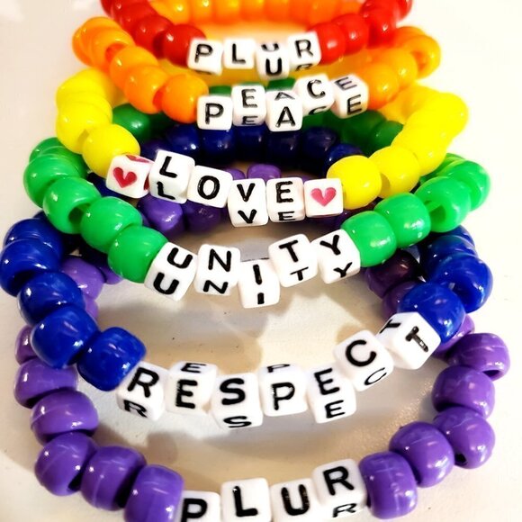 PLUR Set Rainbow Kandi Bracelet Bundle - Picture 1 of 2